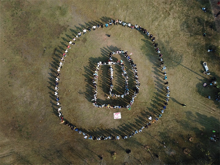 向著驕陽，定格最棒的你們（240人大團建）